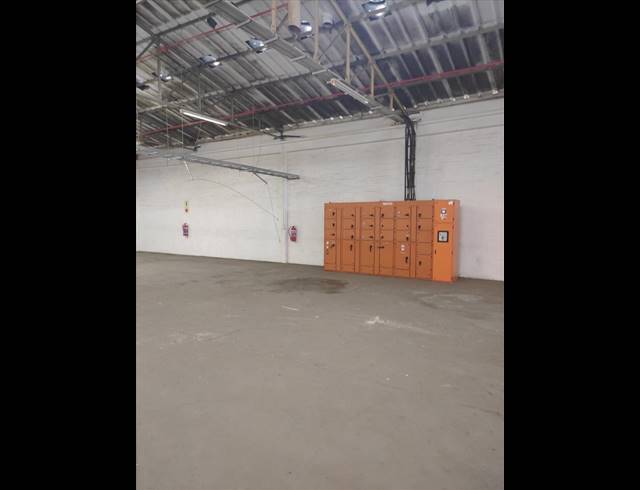 560M² WAREHOUSE TO LET IN BELLVILLE SOUTH